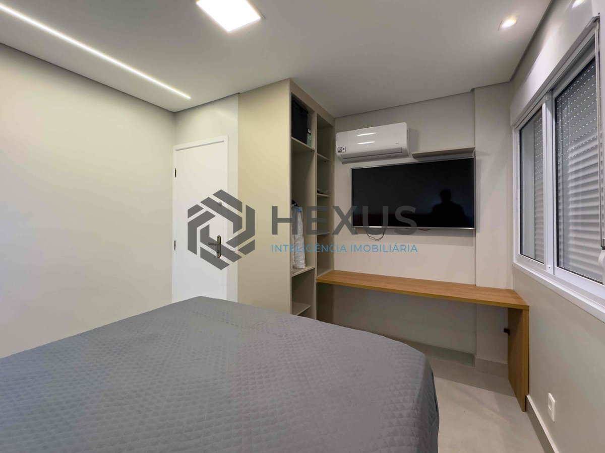 Foto 19 de Apartamento reformado com varanda e vista mar a uma quadra da Praia das Pitangueiras, Guaruja