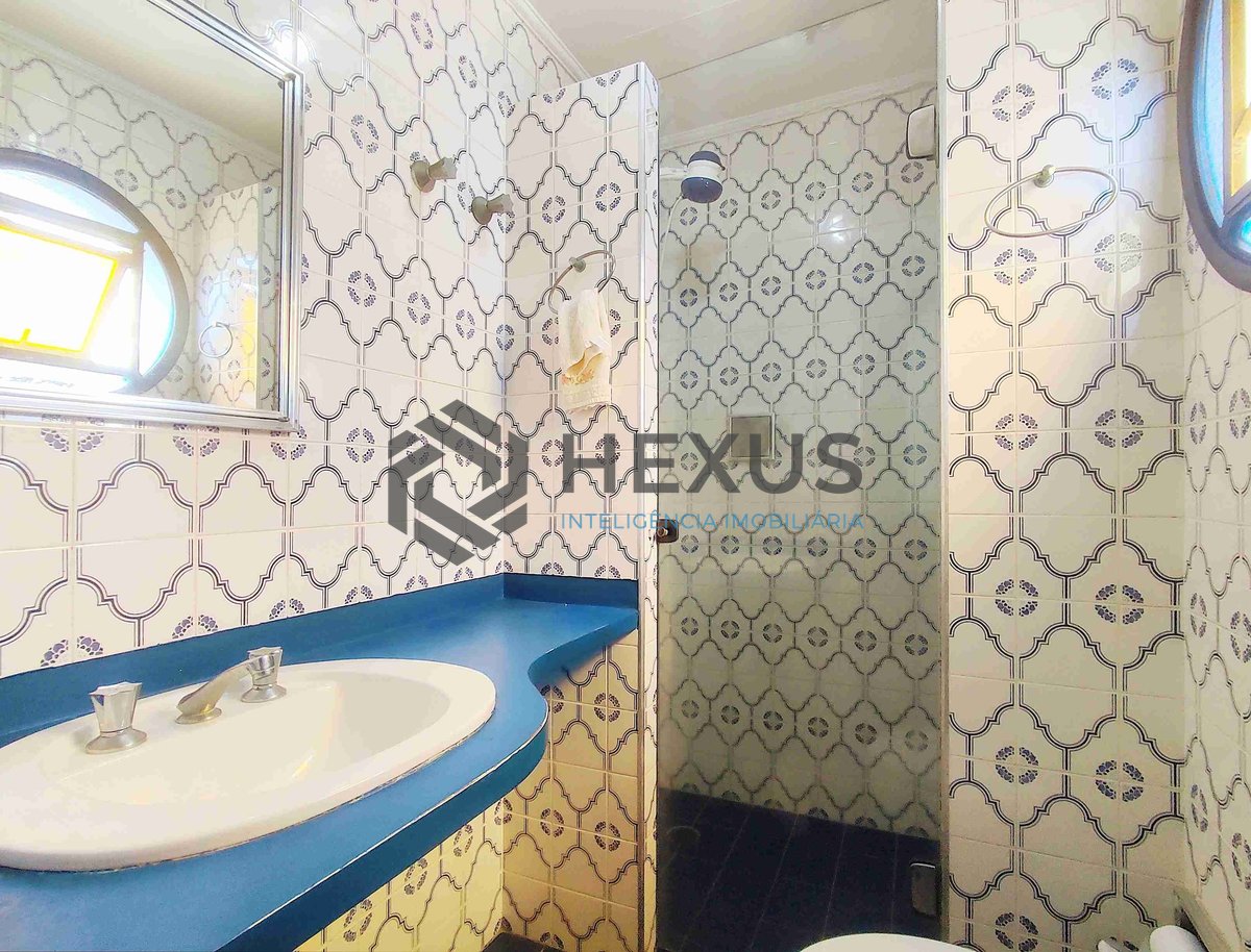 Foto 15 de Apartamento beira mar com varanda e lazer na Praia do Tombo, Guaruja | Hexus