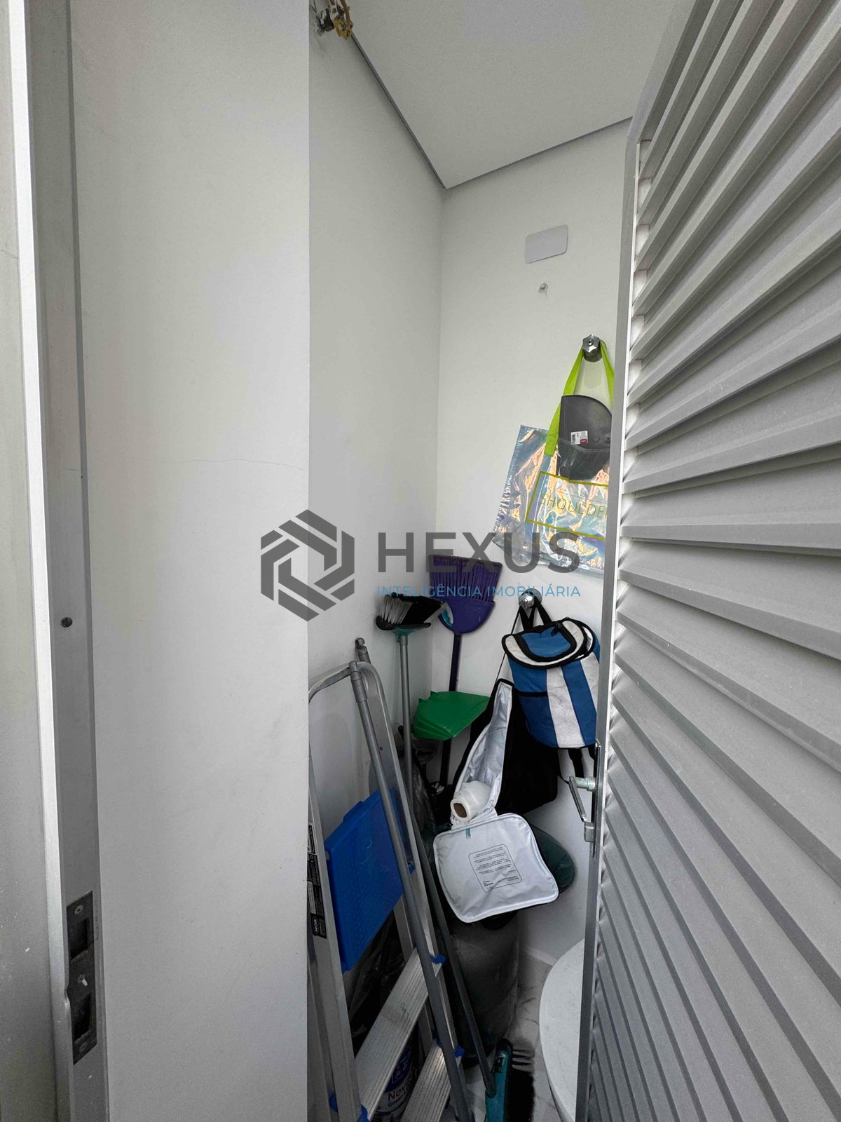 Foto 21 de Apartamento reformado com vista mar a uma quadra da Praia das Pitangueiras, Guaruja