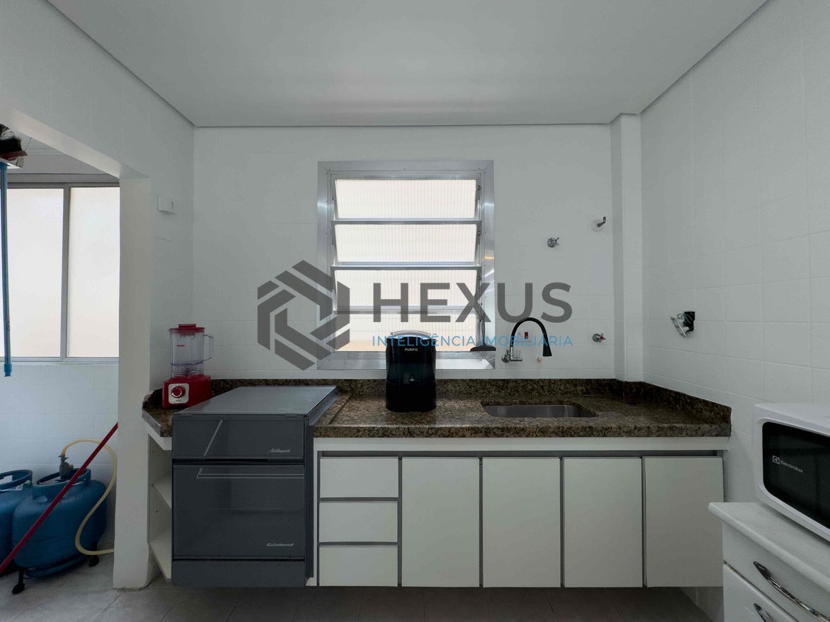 Foto 9 de Apartamento reformado e mobiliado a duas quadras da Praia das Pitangueiras, Guaruja