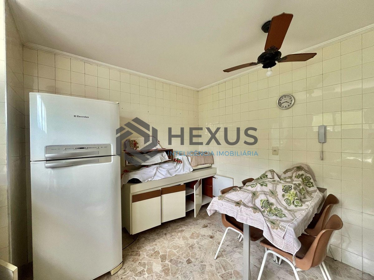 Foto 17 de Apartamento beira mar com varanda, lazer e vista mar na Praia das Pitangueiras, Guaruja | Hexus