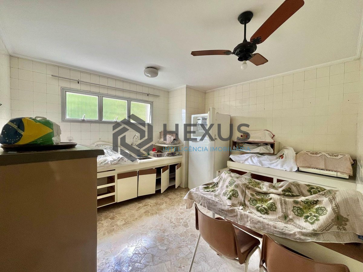 Foto 18 de Apartamento beira mar com varanda, lazer e vista mar na Praia das Pitangueiras, Guaruja | Hexus