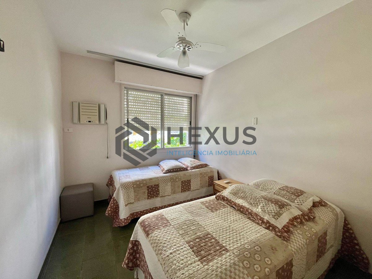 Foto 15 de Apartamento com varanda e vista livre a uma quadra da Praia das Pitangueiras, Guaruja