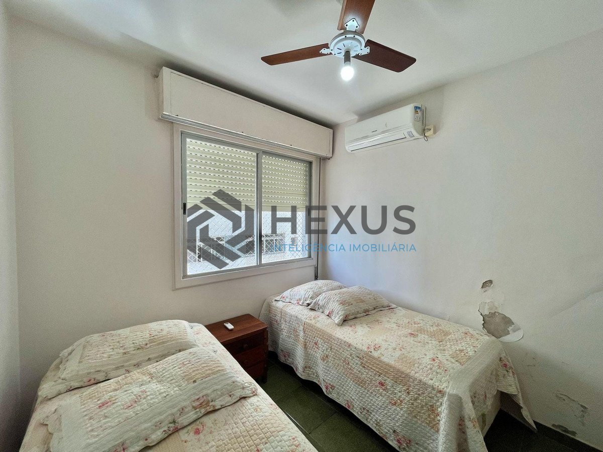 Foto 19 de Apartamento com varanda e vista livre a uma quadra da Praia das Pitangueiras, Guaruja