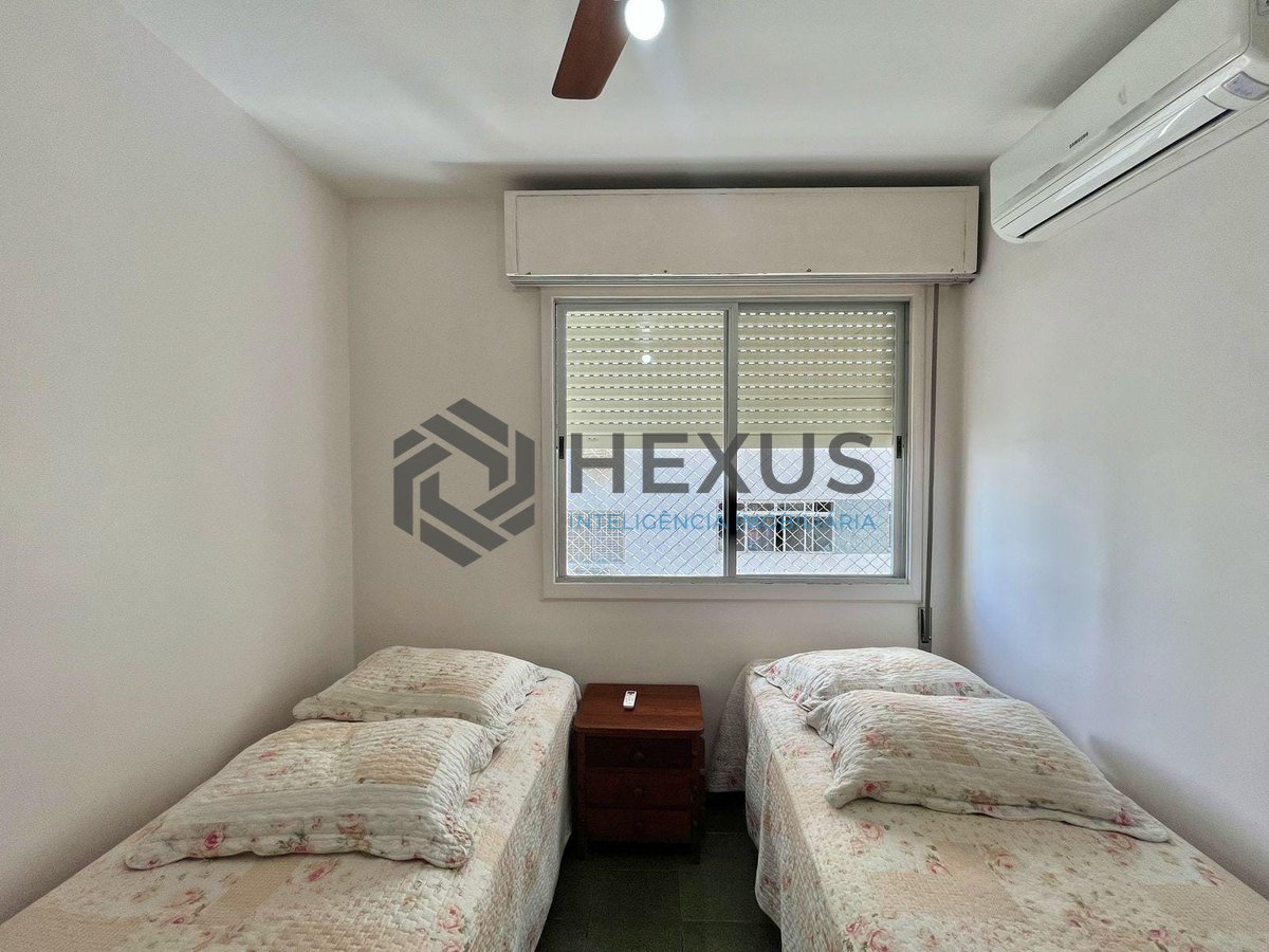 Foto 20 de Apartamento com varanda e vista livre a uma quadra da Praia das Pitangueiras, Guaruja
