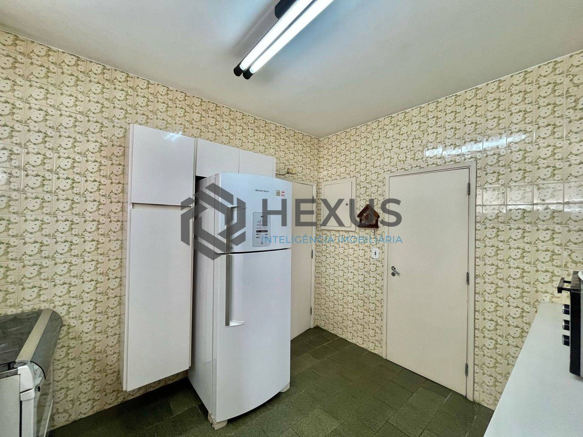Foto 29 de Apartamento com varanda e vista livre a uma quadra da Praia das Pitangueiras, Guaruja