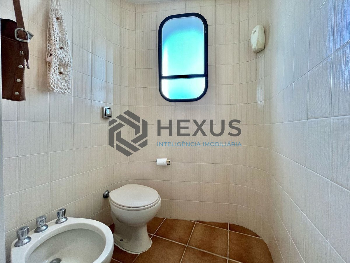 Foto 18 de Apartamento com varanda, lazer e vista livre a uma quadra da Praia das Pitangueiras, Guaruja | Hexus
