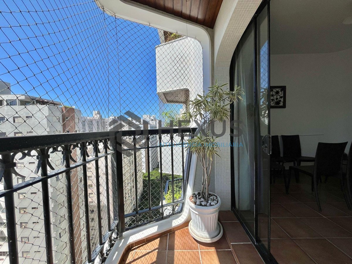 Foto 6 de Apartamento com varanda, lazer e vista livre a uma quadra da Praia das Pitangueiras, Guaruja | Hexus