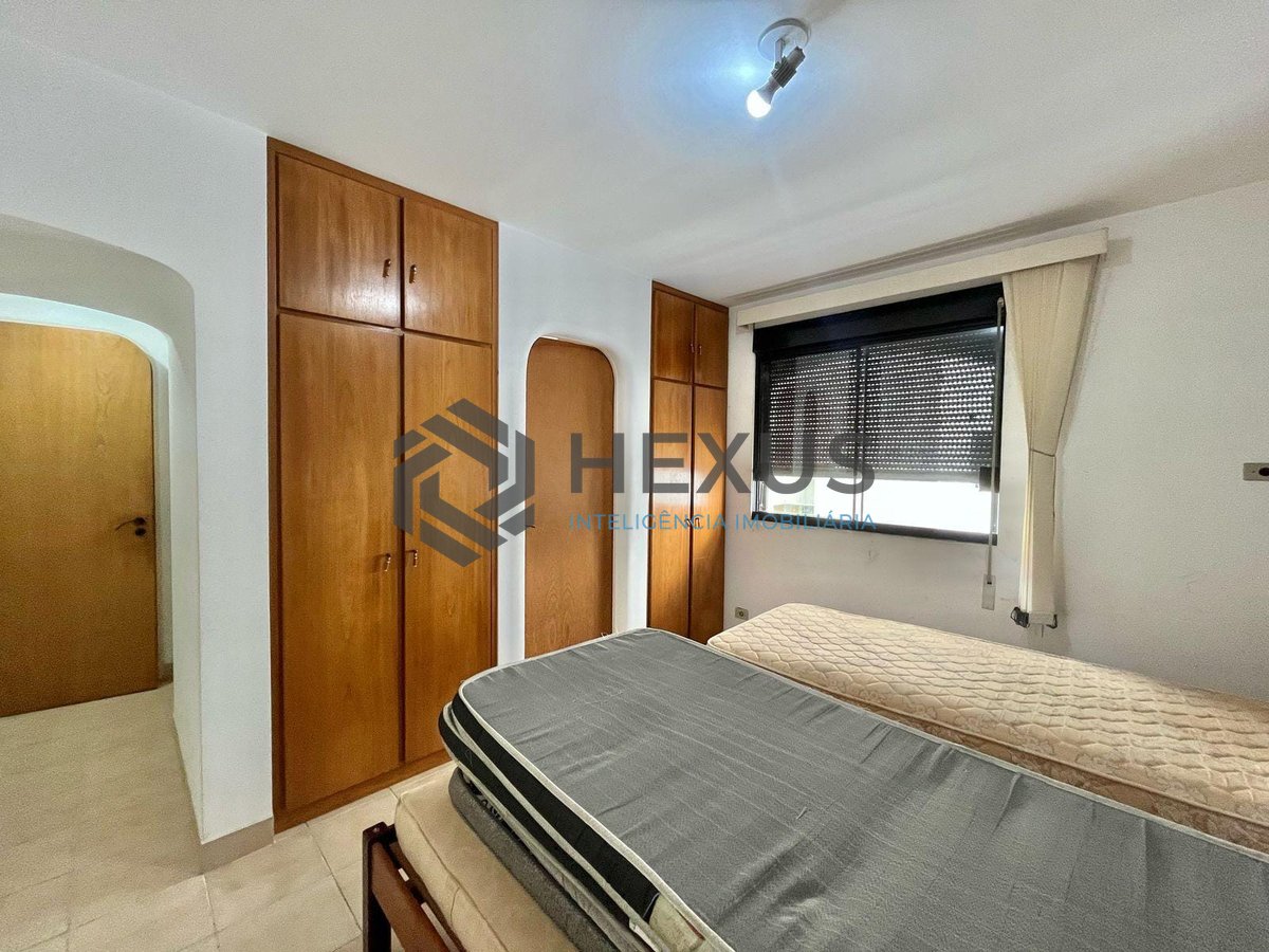 Foto 15 de Apartamento com varanda e vista mar na beira mar da Praia das Pitangueiras, Guaruja