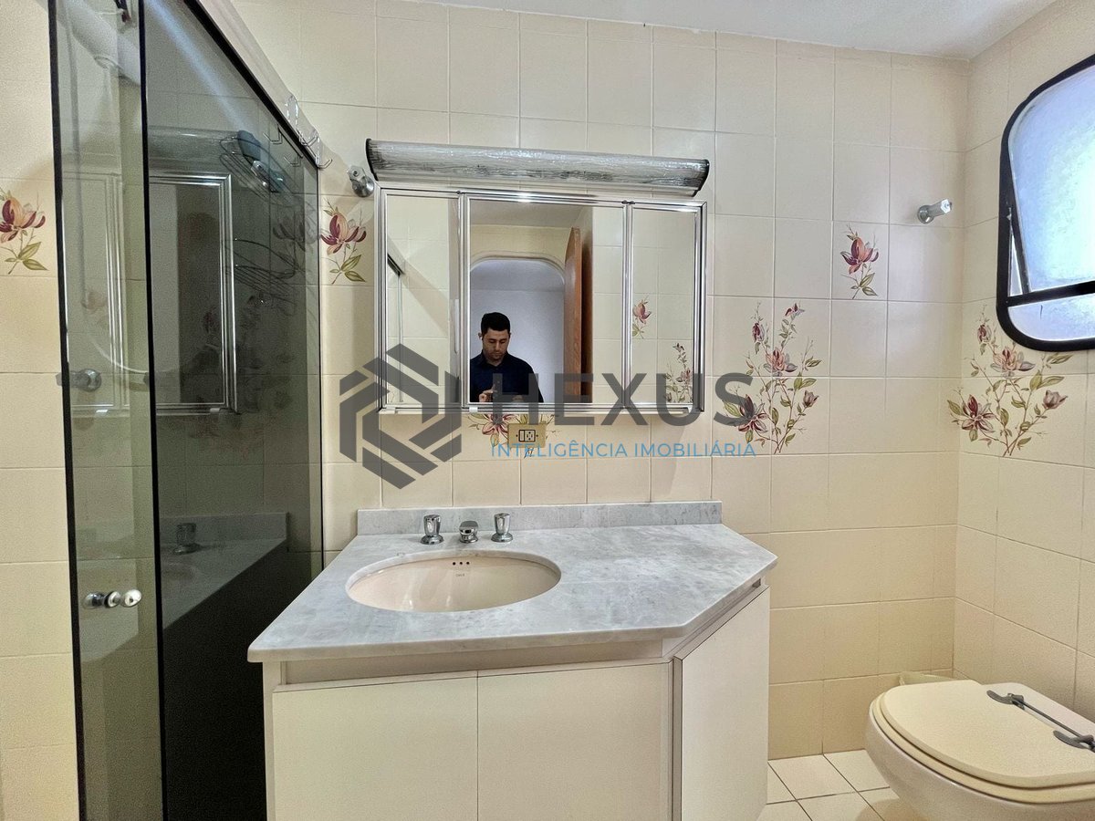 Foto 16 de Apartamento com varanda e vista mar na beira mar da Praia das Pitangueiras, Guaruja