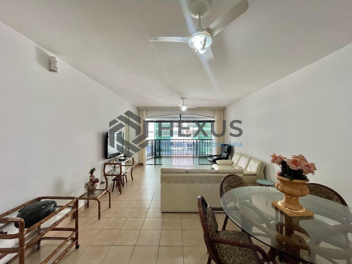 Foto 3 de Apartamento com varanda e vista mar na beira mar da Praia das Pitangueiras, Guaruja