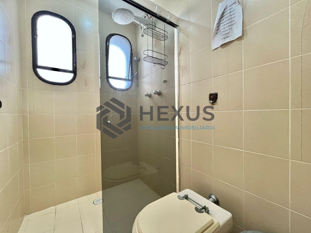 Foto 22 de Apartamento com varanda e vista mar na beira mar da Praia das Pitangueiras, Guaruja