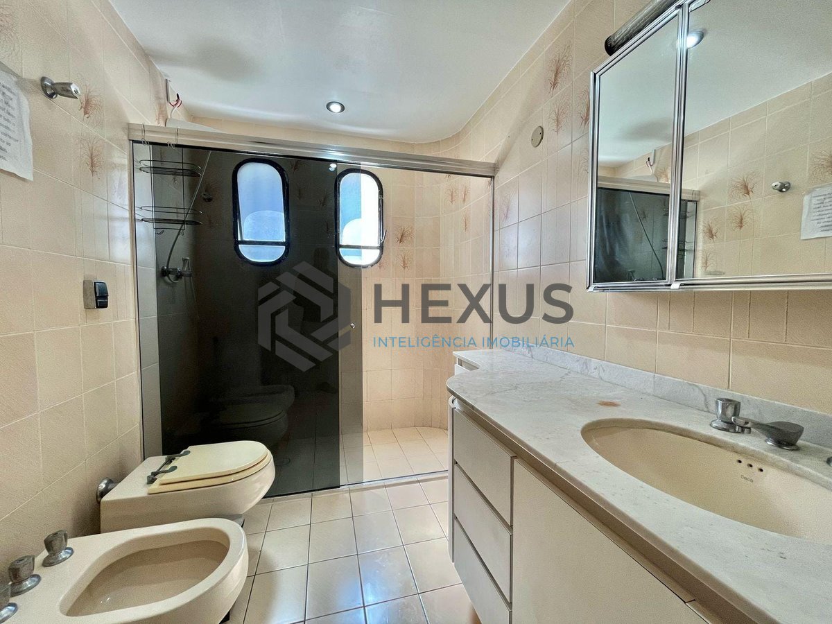 Foto 27 de Apartamento com varanda e vista mar na beira mar da Praia das Pitangueiras, Guaruja