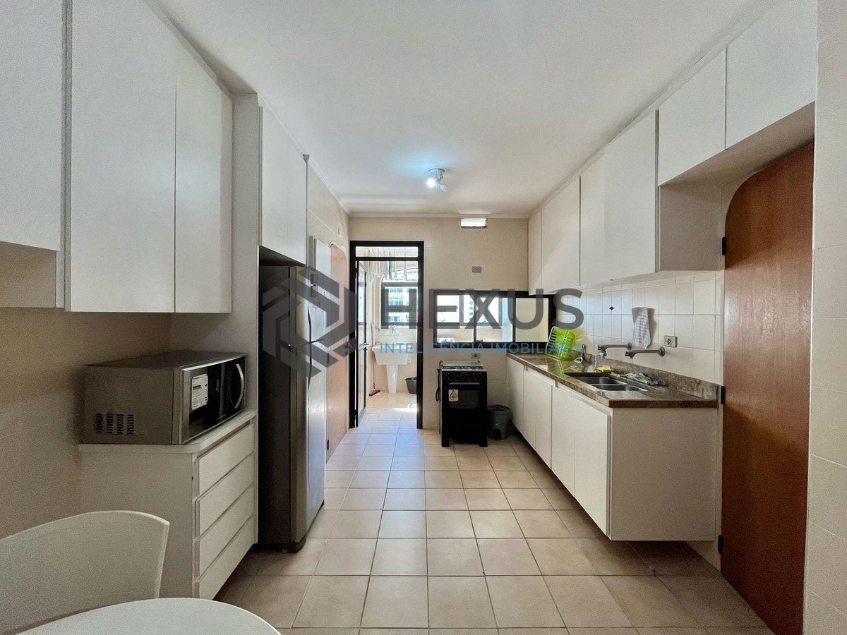 Foto 30 de Apartamento com varanda e vista mar na beira mar da Praia das Pitangueiras, Guaruja