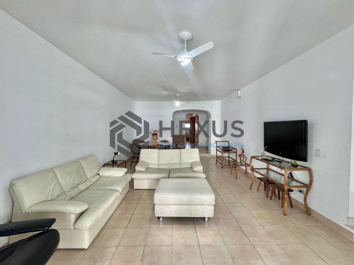 Foto 4 de Apartamento com varanda e vista mar na beira mar da Praia das Pitangueiras, Guaruja