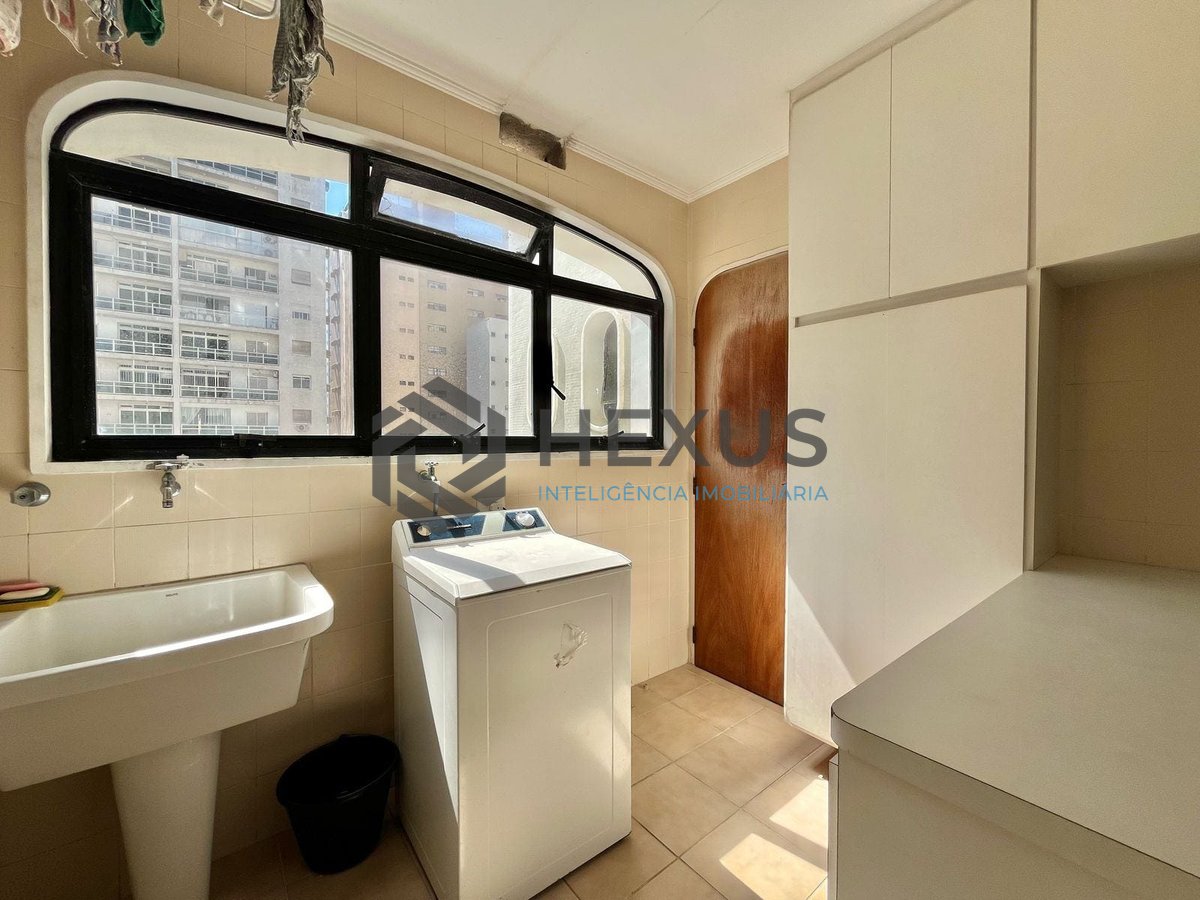 Foto 31 de Apartamento com varanda e vista mar na beira mar da Praia das Pitangueiras, Guaruja