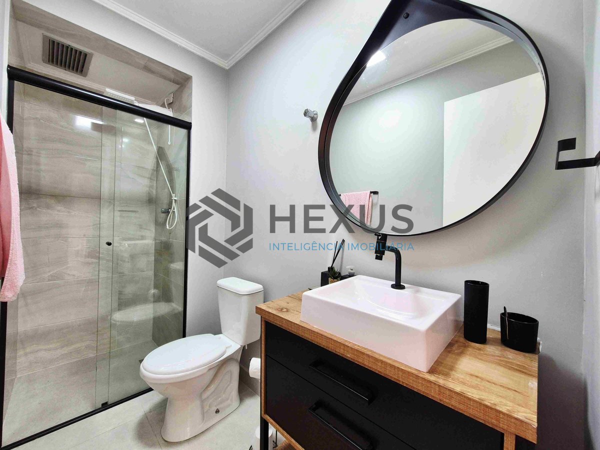 Foto 11 de Apartamento com varanda, reformado, lazer completo na Praia das Pitangueiras, Guaruja | Hexus