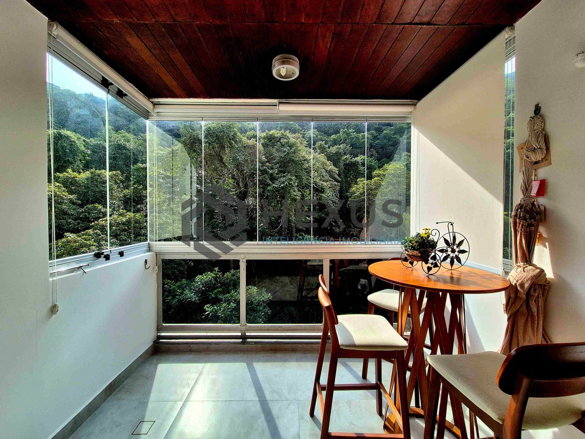 Foto 6 de Apartamento com varanda, reformado, lazer completo na Praia das Pitangueiras, Guaruja | Hexus