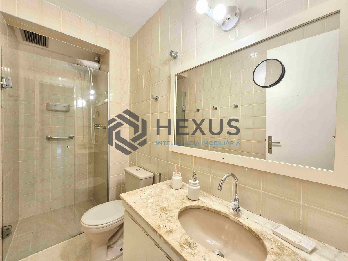 Foto 14 de Apartamento com varanda e lazer na Praia das Pitangueiras, Guaruja