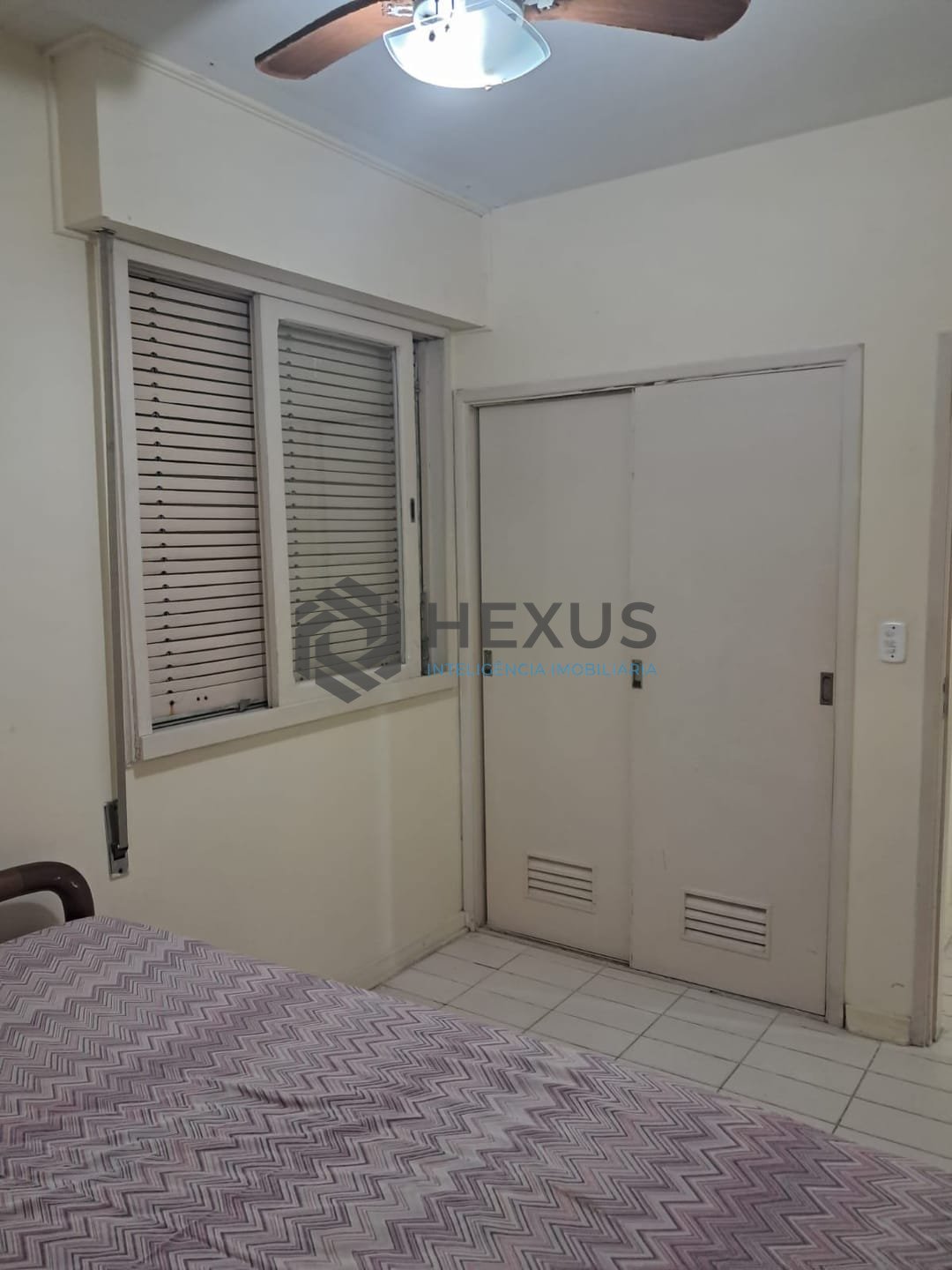 Foto 13 de Apartamento com varanda e vista mar na beira mar da Praia das Pitangueiras, Guaruja