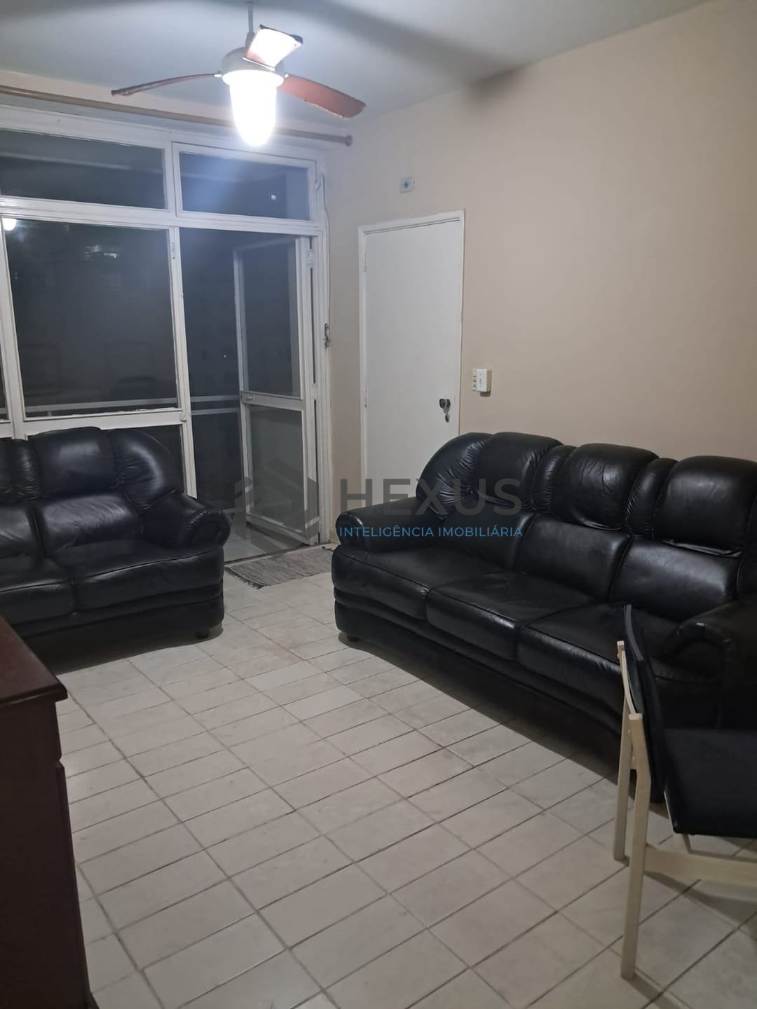 Foto 16 de Apartamento com varanda e vista mar na beira mar da Praia das Pitangueiras, Guaruja