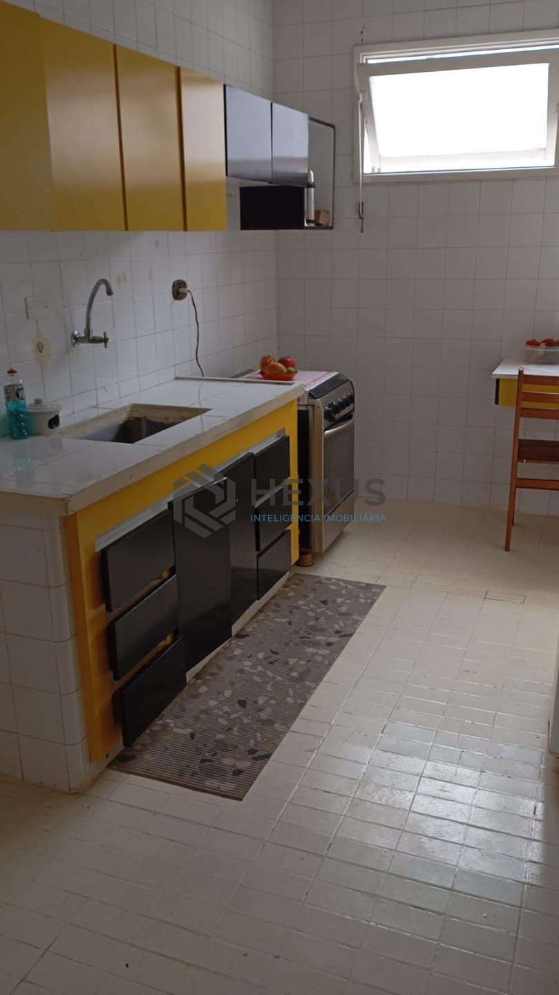 Foto 17 de Apartamento com varanda e vista mar na beira mar da Praia das Pitangueiras, Guaruja