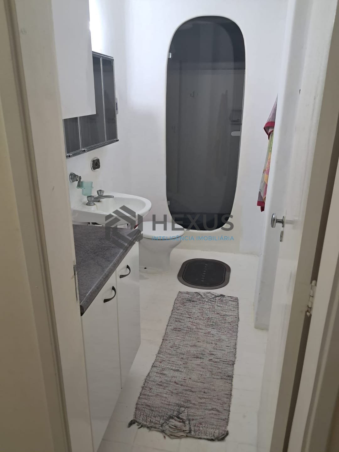 Foto 9 de Apartamento com varanda e vista mar na beira mar da Praia das Pitangueiras, Guaruja