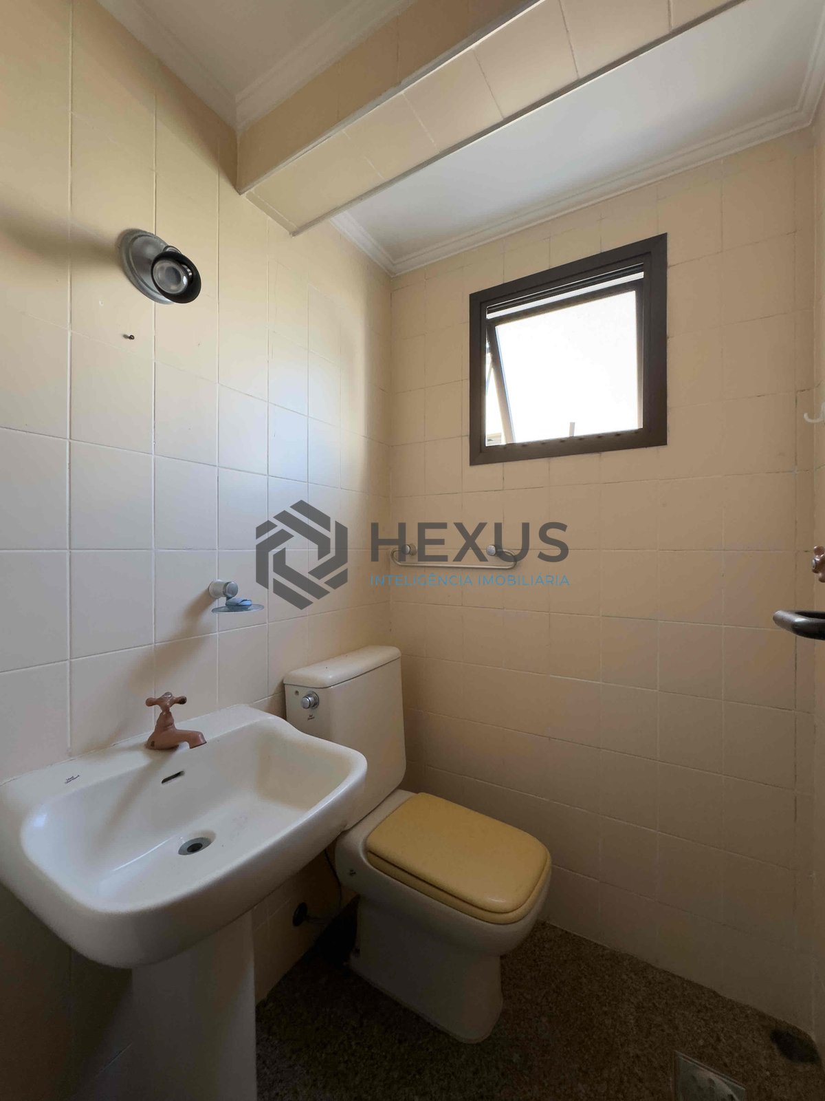 Foto 29 de Apartamento com varanda, vista livre e lazer na Praia das Pitangueiras, Guaruja | Hexus