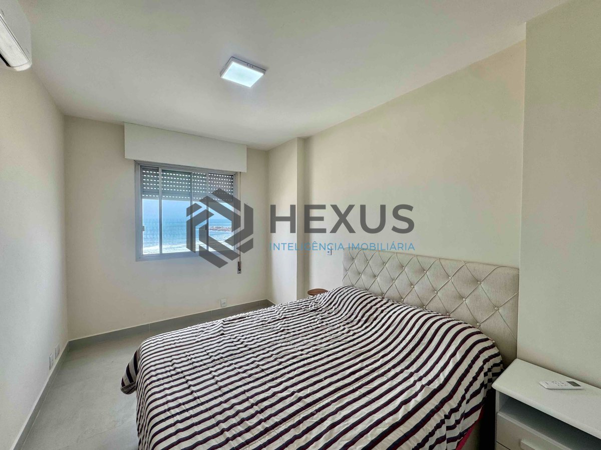 Foto 18 de Apartamento frente mar reformado com varanda e lazer na Praia das Pitangueiras, Guaruja