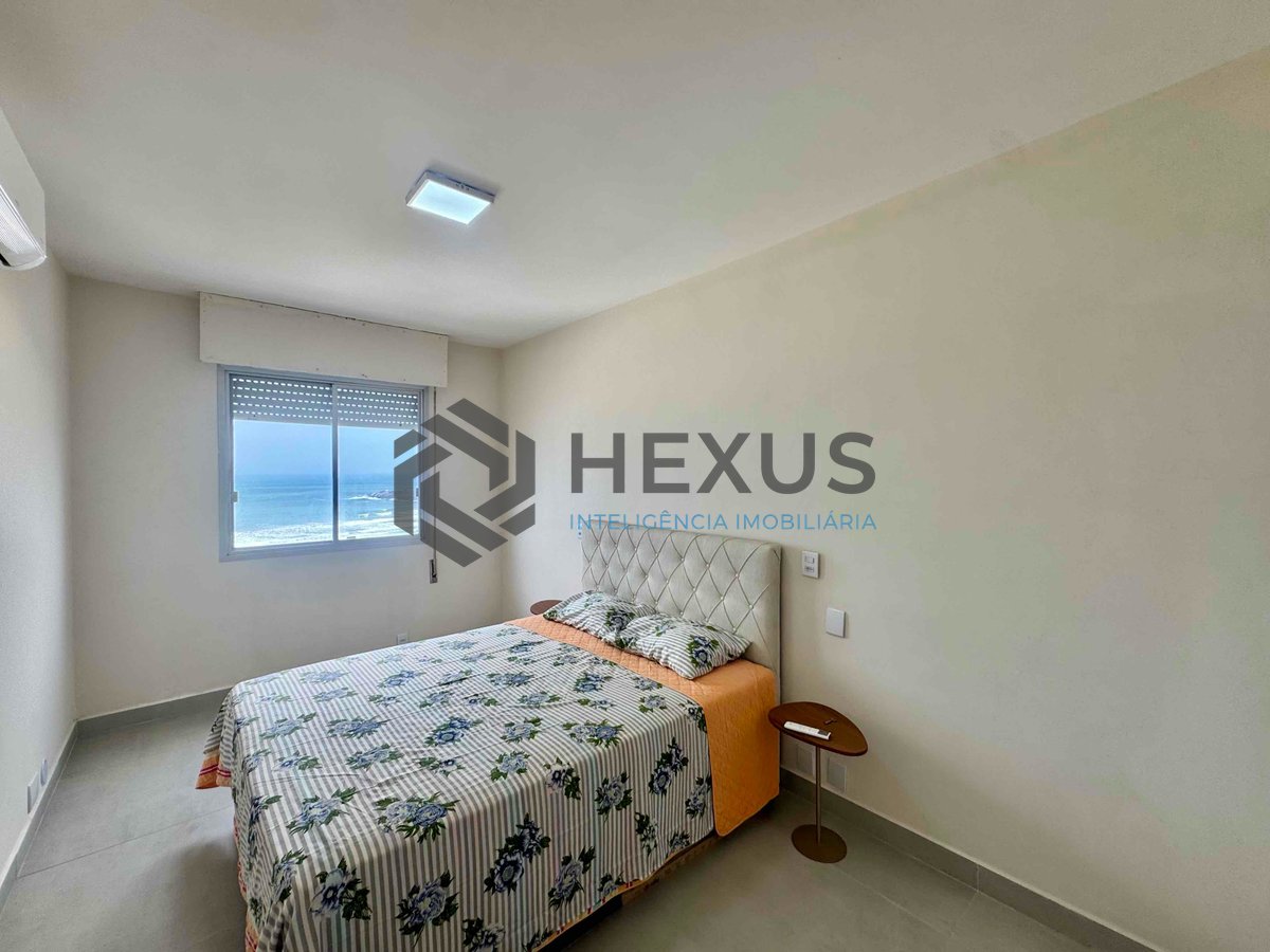Foto 25 de Apartamento frente mar reformado com varanda e lazer na Praia das Pitangueiras, Guaruja