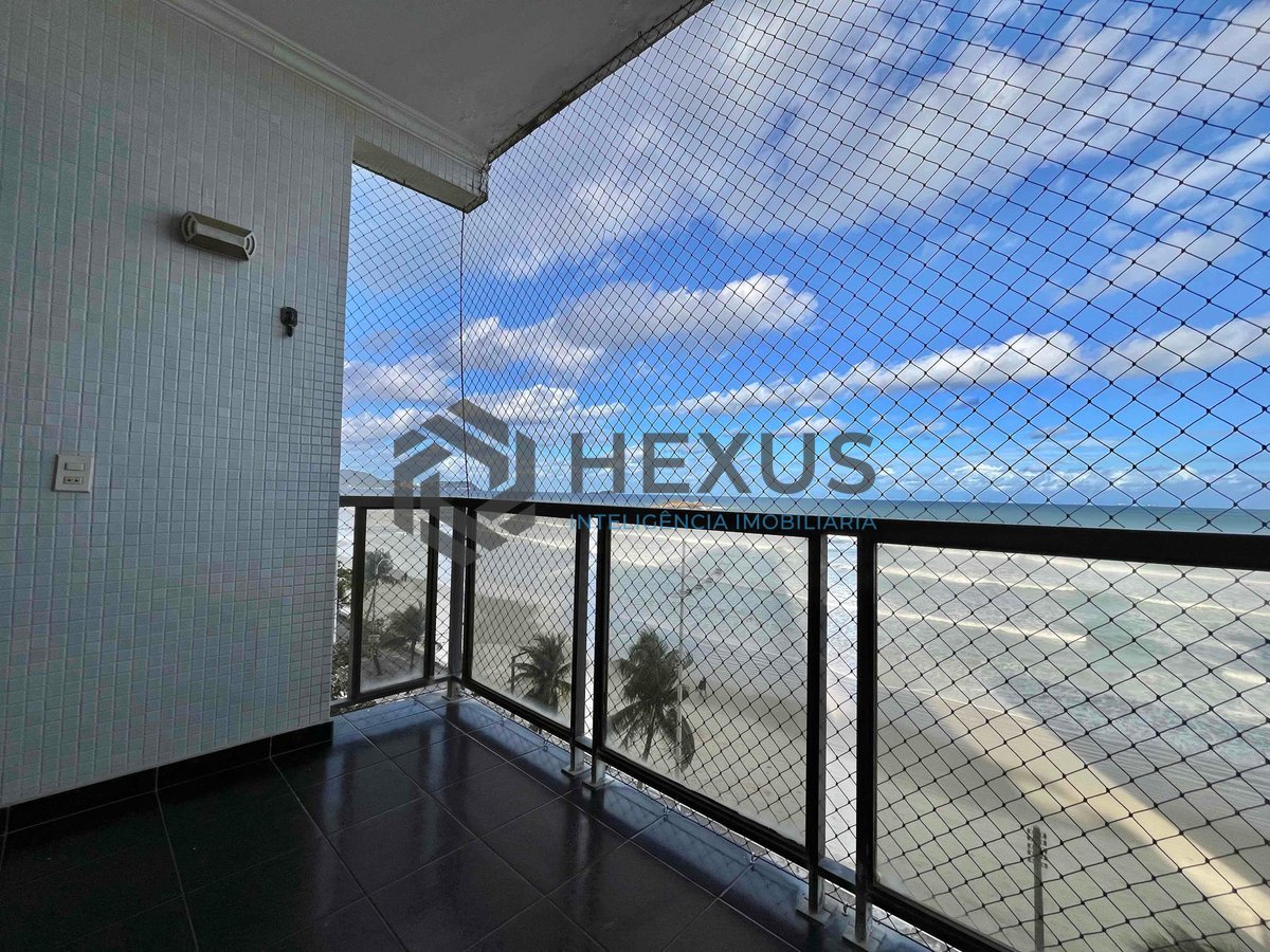 Foto 4 de Apartamento frente mar reformado com varanda vista mar e lazer na Praia das Pitangueiras, Guaruja