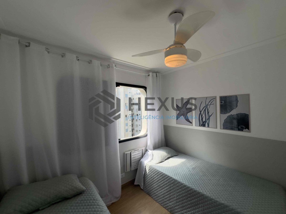 Foto 17 de Apartamento reformado com varanda e vista mar na quadra mar da Praia das Pitangueiras, Guaruja