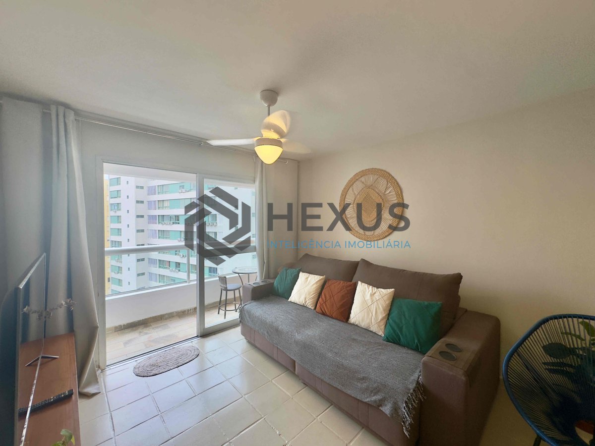 Foto 2 de Apartamento com varanda e vista mar na beira mar da Praia das Pitangueiras, Guaruja