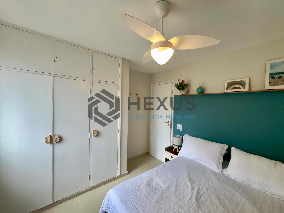 Foto 17 de Apartamento com varanda e vista mar na beira mar da Praia das Pitangueiras, Guaruja