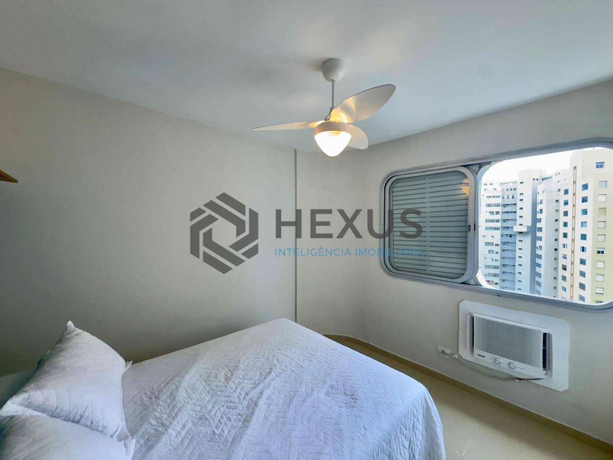 Foto 18 de Apartamento com varanda e vista mar na beira mar da Praia das Pitangueiras, Guaruja