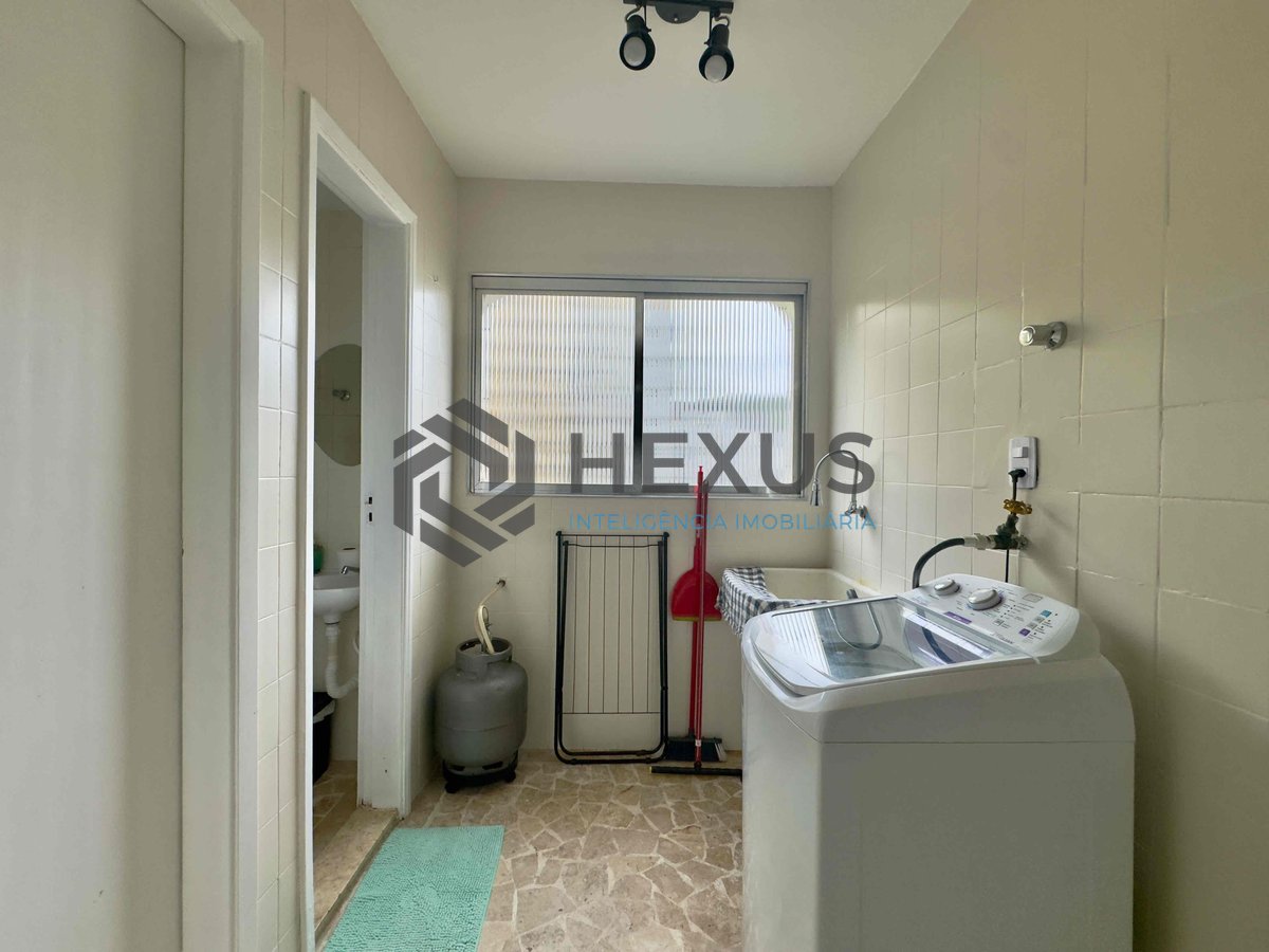 Foto 27 de Apartamento com varanda e vista mar na beira mar da Praia das Pitangueiras, Guaruja