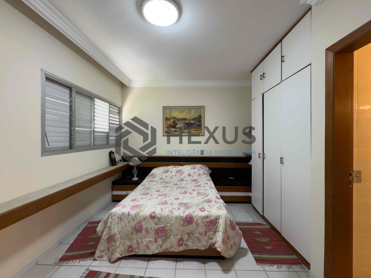Foto 13 de Apartamento com varanda vista mar e lazer na beira mar da Praia das Pitangueiras, Guaruja