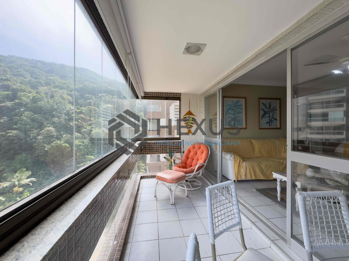 Foto 3 de Apartamento com varanda vista mar e lazer na beira mar da Praia das Pitangueiras, Guaruja