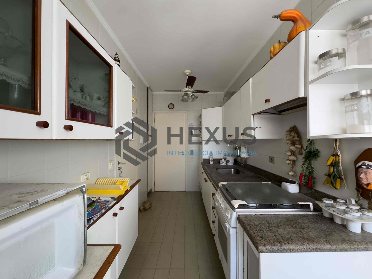Foto 25 de Apartamento com varanda vista mar e lazer na beira mar da Praia das Pitangueiras, Guaruja