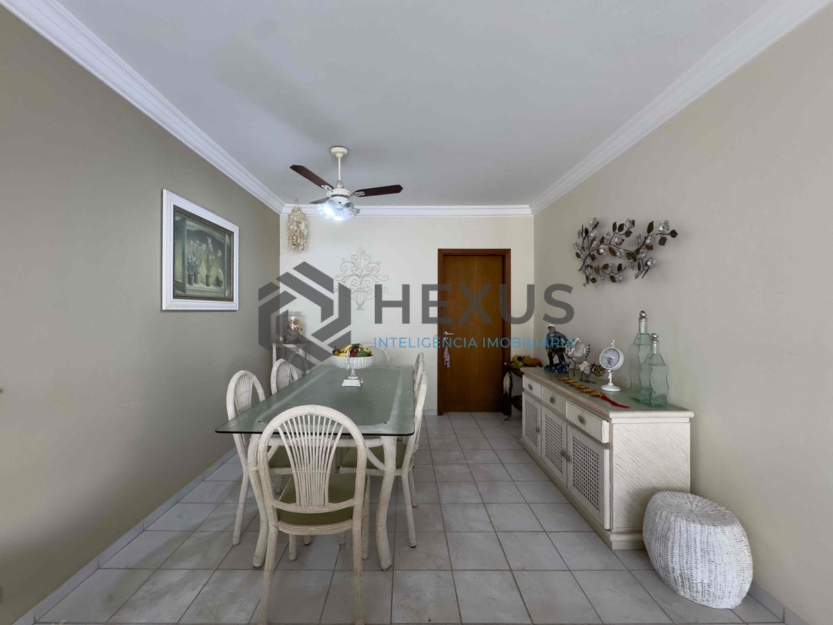 Foto 9 de Apartamento com varanda vista mar e lazer na beira mar da Praia das Pitangueiras, Guaruja