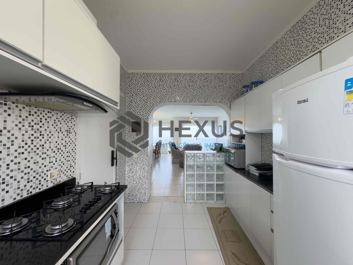 Foto 36 de Apartamento frente mar com varanda e vista mar na Praia das Pitangueiras, Guaruja