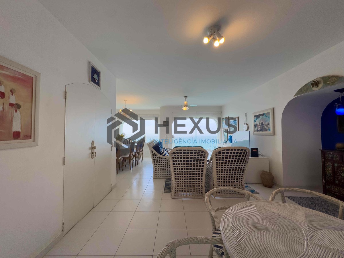 Foto 8 de Apartamento frente mar com varanda e vista mar na Praia das Pitangueiras, Guaruja
