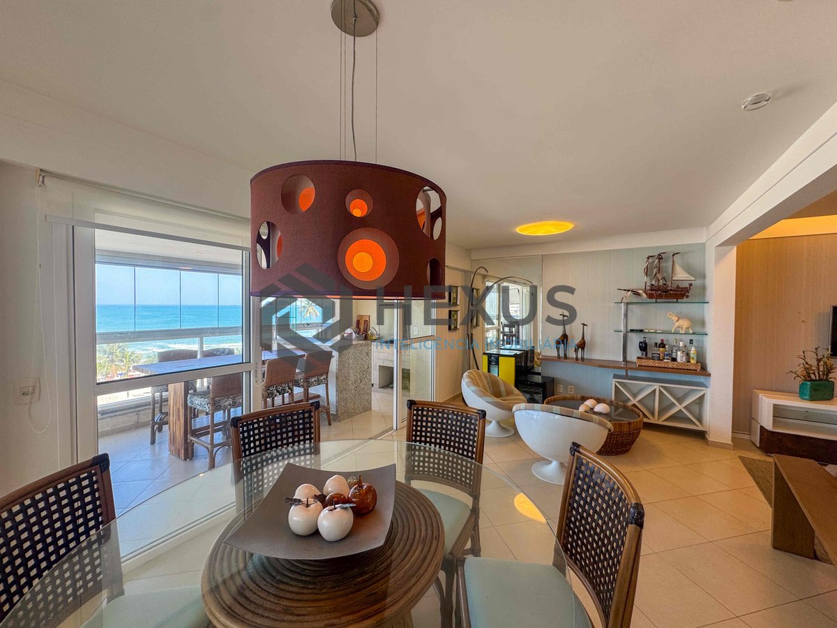 Foto 3 de Apartamento frente mar reformado com varanda gourmet vista mar e lazer na Praia das Pitangueiras, Guaruja
