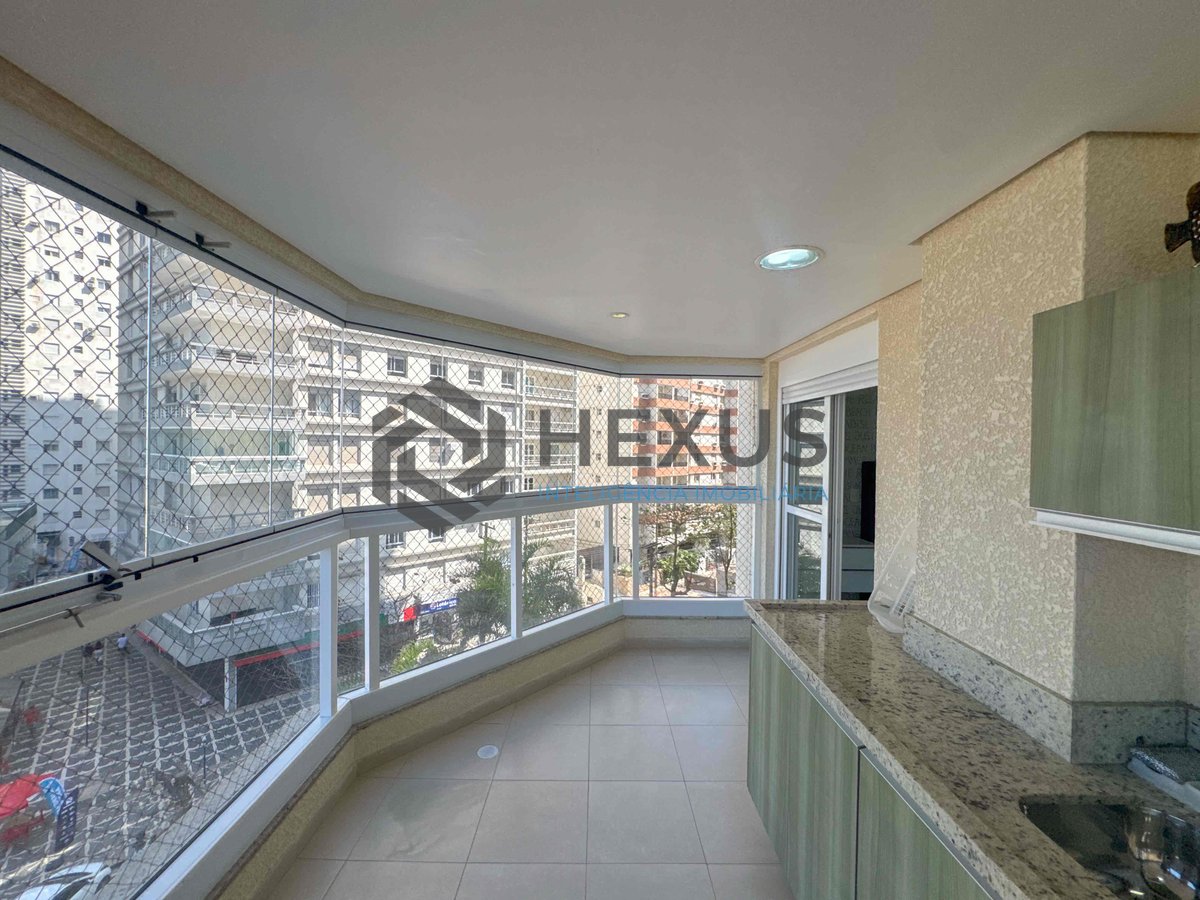 Foto 11 de Apartamento frente mar reformado com varanda gourmet vista mar e lazer na Praia das Pitangueiras, Guaruja