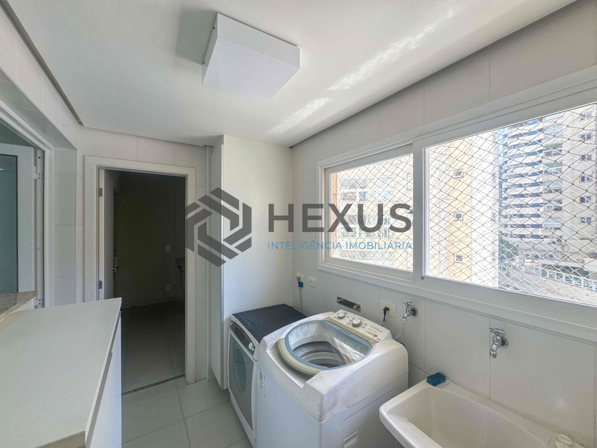 Foto 42 de Apartamento frente mar reformado com varanda gourmet vista mar e lazer na Praia das Pitangueiras, Guaruja