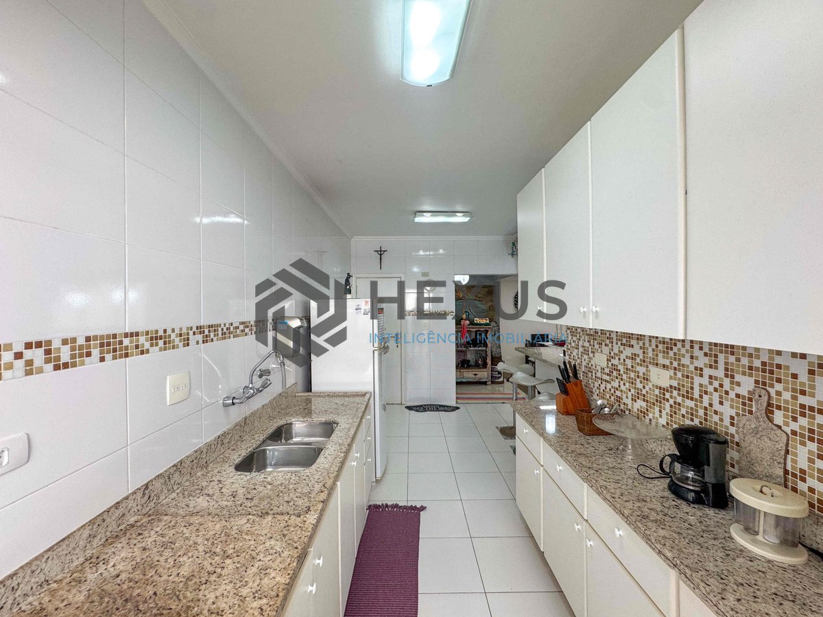Foto 23 de Apartamento frente mar reformado com vista mar na Praia das Pitangueiras, Guaruja