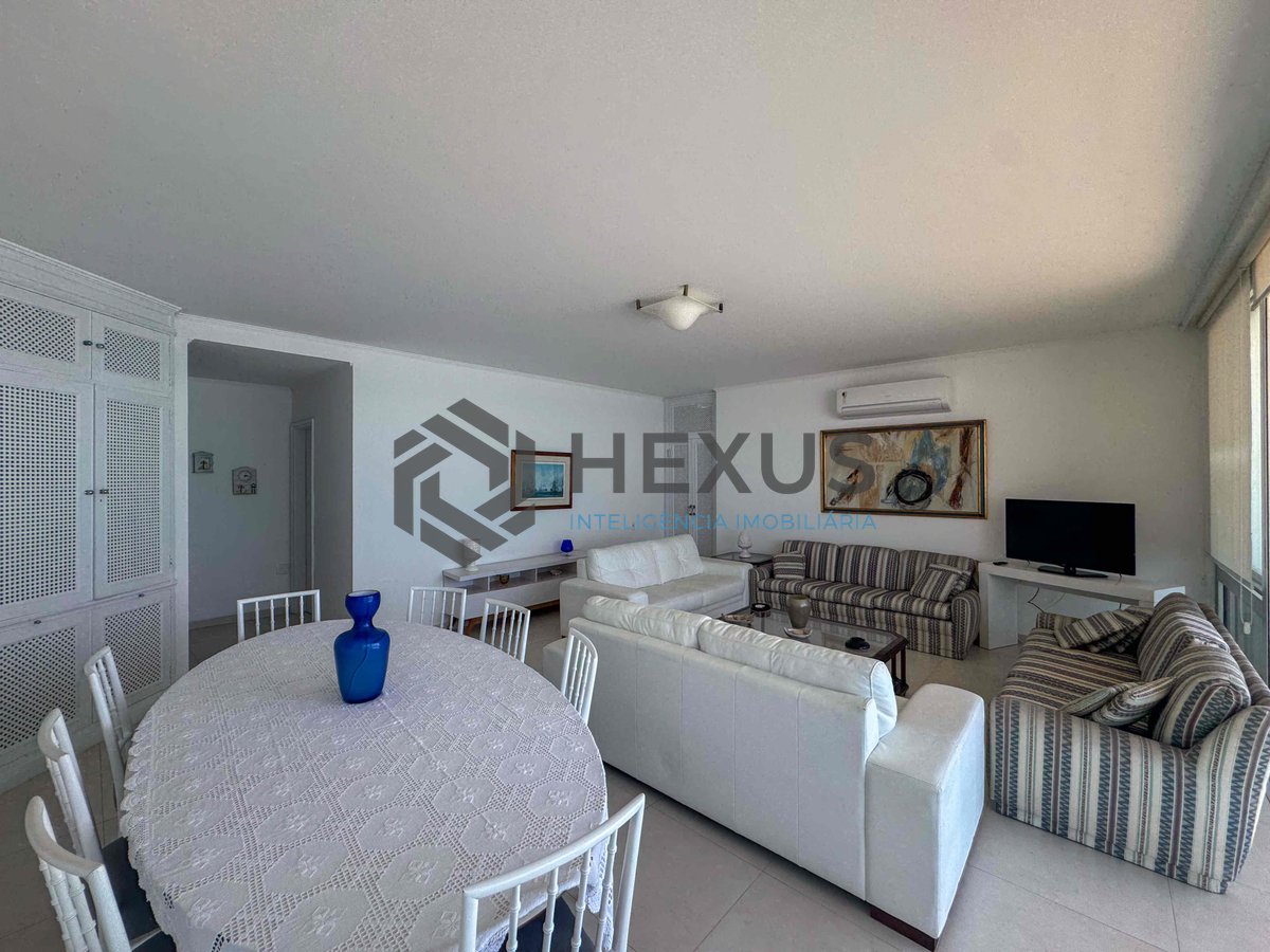 Foto 11 de Apartamento frente mar com varanda e vista mar na Praia das Pitangueiras, Guaruja