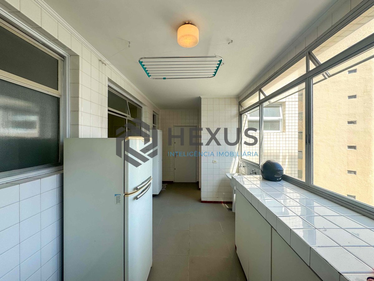 Foto 31 de Apartamento frente mar com varanda e vista mar na Praia das Pitangueiras, Guaruja