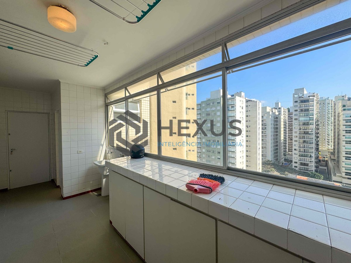Foto 33 de Apartamento frente mar com varanda e vista mar na Praia das Pitangueiras, Guaruja