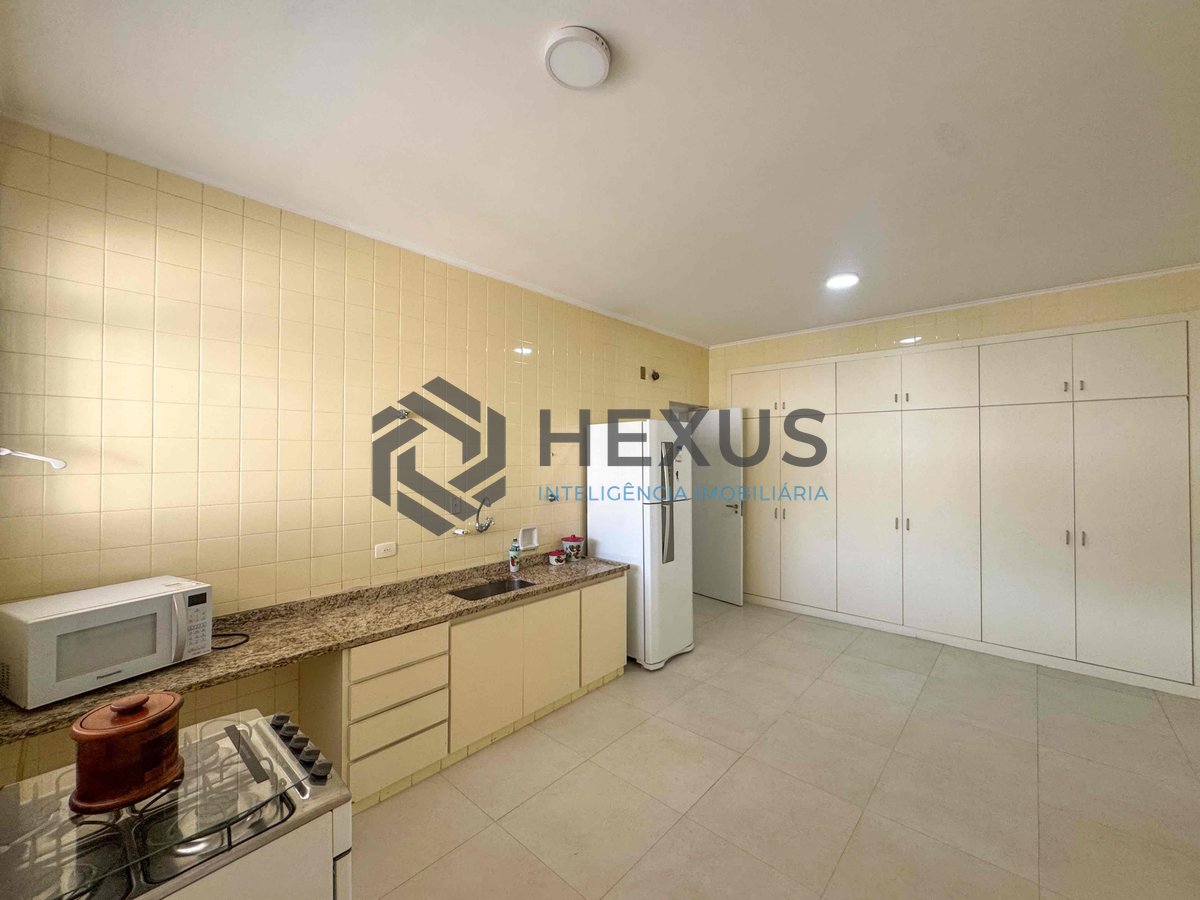 Foto 36 de Apartamento frente mar com varanda e vista mar na Praia das Pitangueiras, Guaruja
